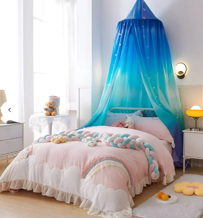 ciel de lit bleu chambre enfant jouets rose
