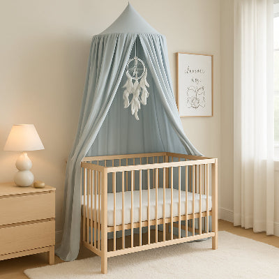 ciel-de-lit-cabane-décoration-chambre-bébé