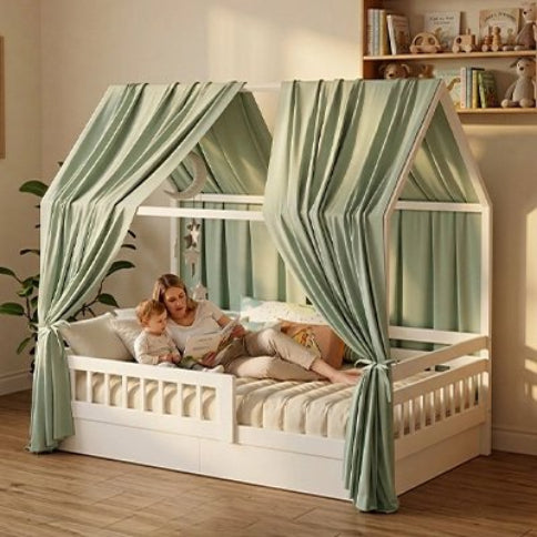 Ciel-de-lit-maman-enfant-allongé-lit-lisent-un-livre