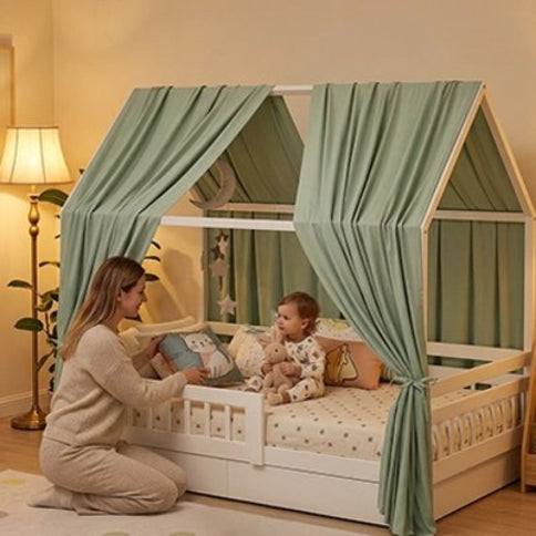 Ciel-de-lit-vert-maman-enfant-chambre-soir