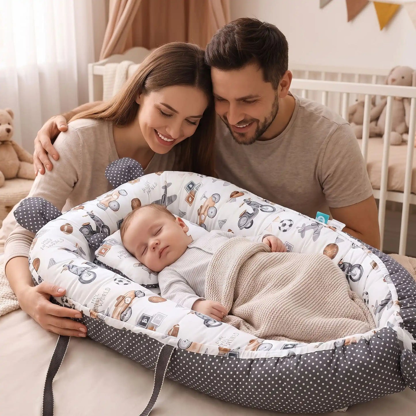 cocon douillet bébé dort dans réducteur maman papa regarde dormir