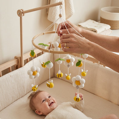 mobile-bébé-couleurs-éveil-sensoriel