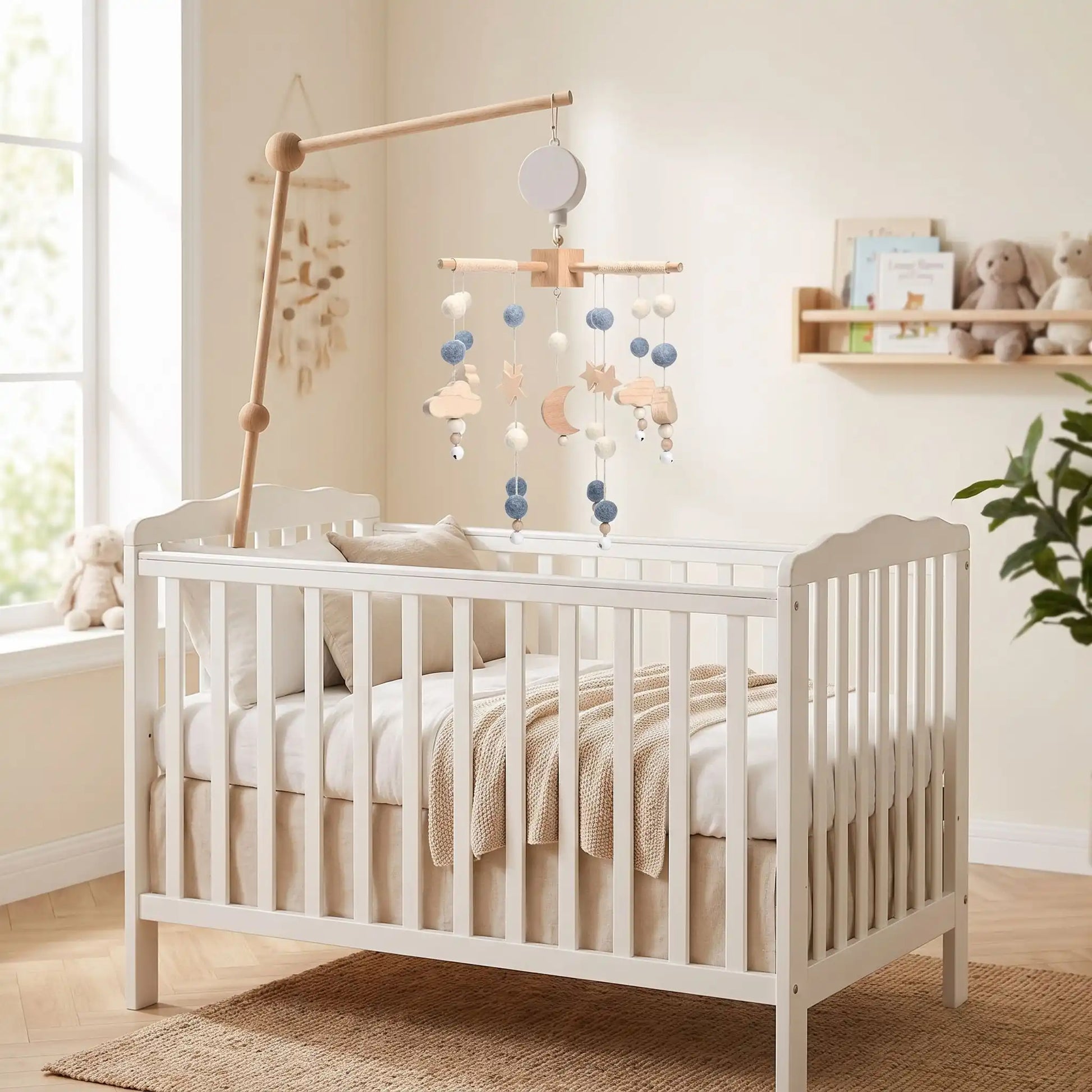 mobile-pour-bébé-garçon-minimalisme-bois-naturel