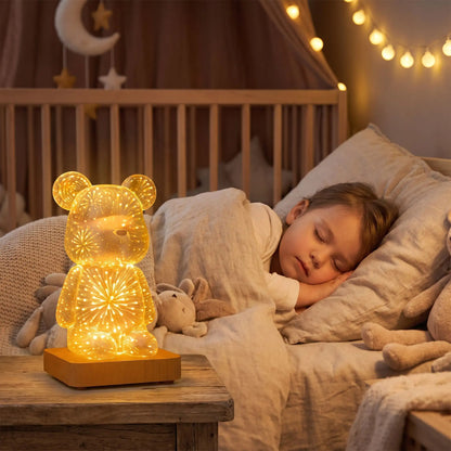 ours-veilleuse-enfant-dort-lit-lampe-sur-table-de-chevet