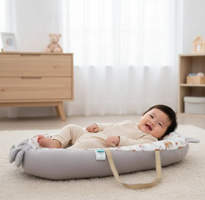 réducteur de lit-bébé allonge souriant