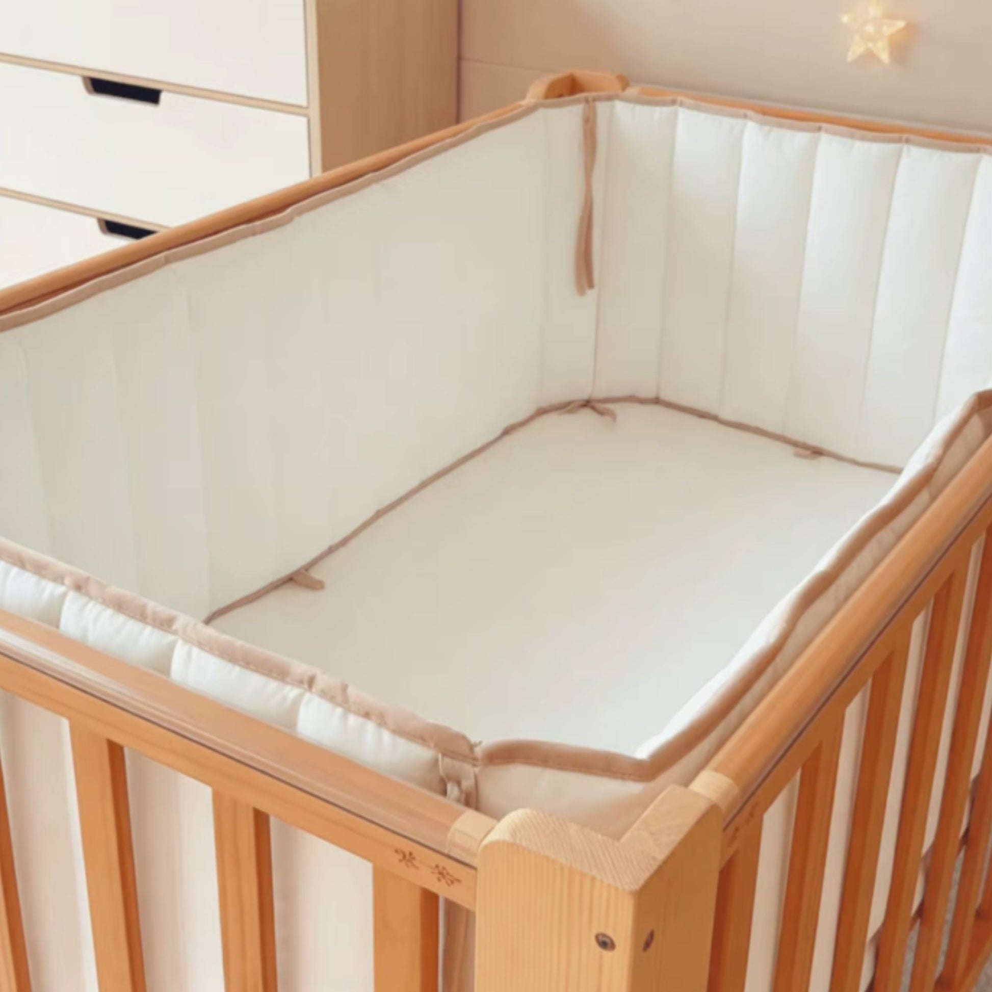 tour de lit pare chocs blanc lit barreaux bois