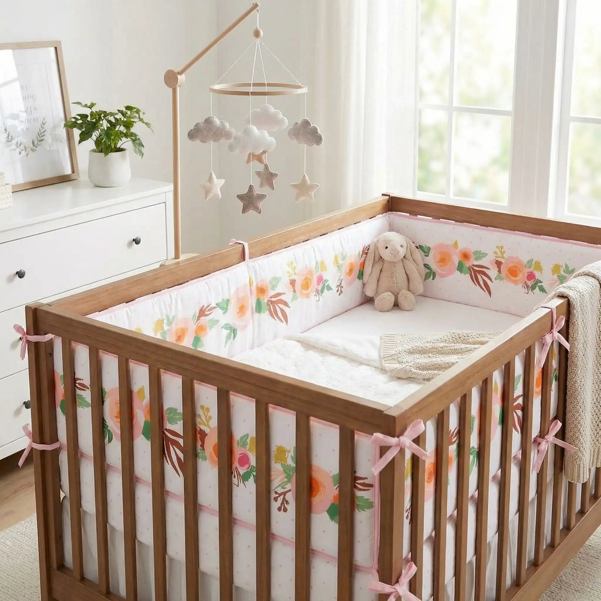 tour-de-lit-pour-bébé-fleurs-roses-chambre-enfant